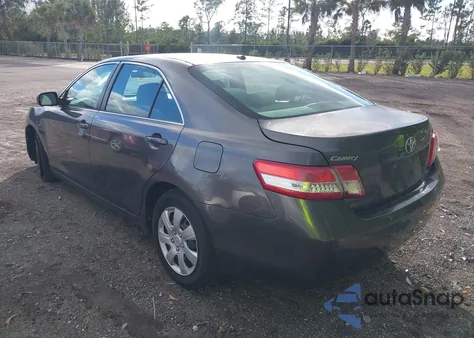 2010 Toyota Camry Le z USA, uszkodzony, nr VIN 4T4BF3EK0AR050931